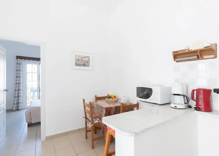 Tassos I أليندا