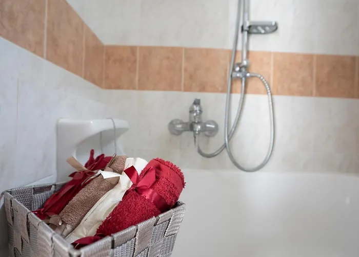 Tassos I أليندا